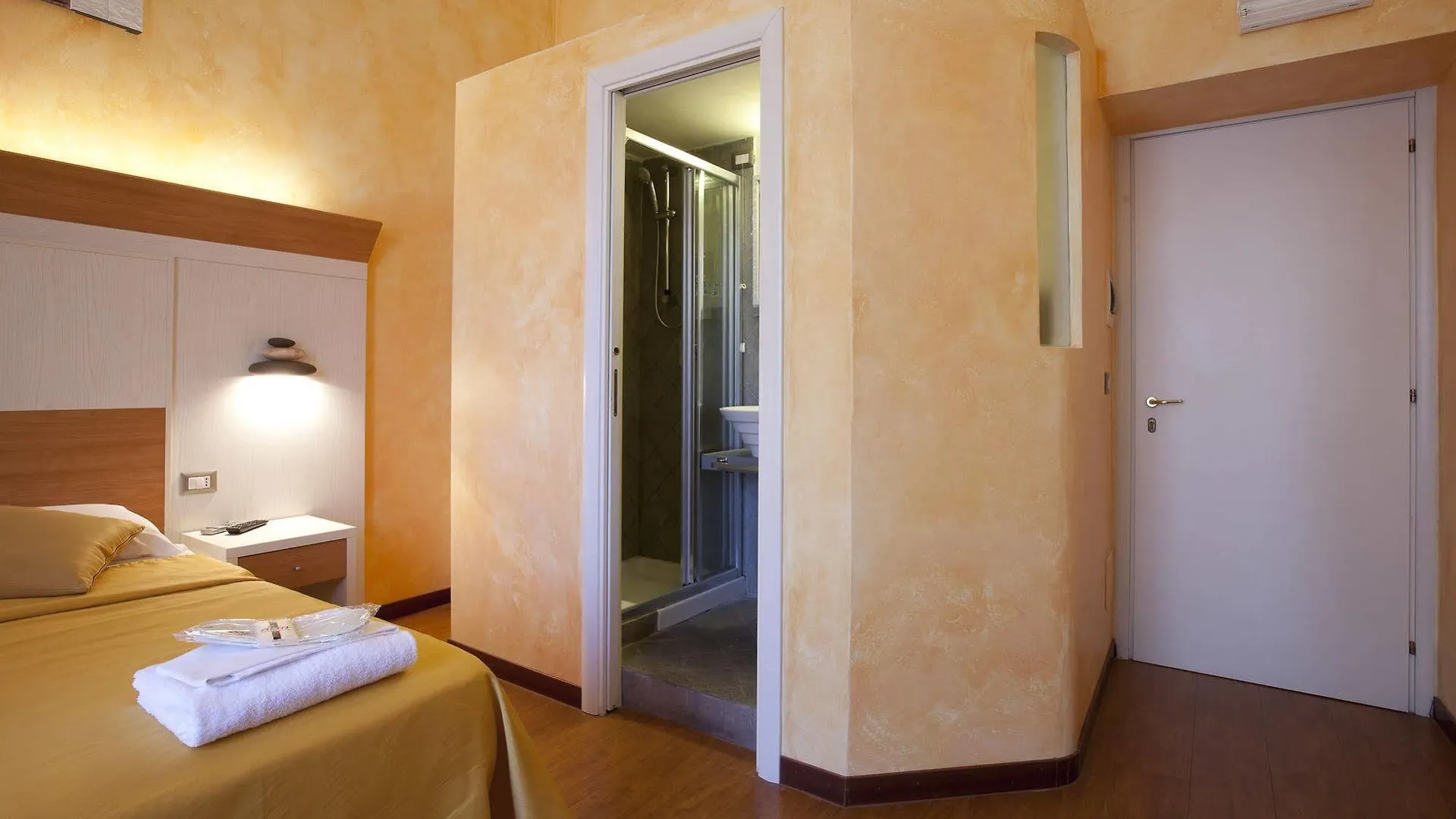 Dem Guesthouse Roma 0*,  Italia